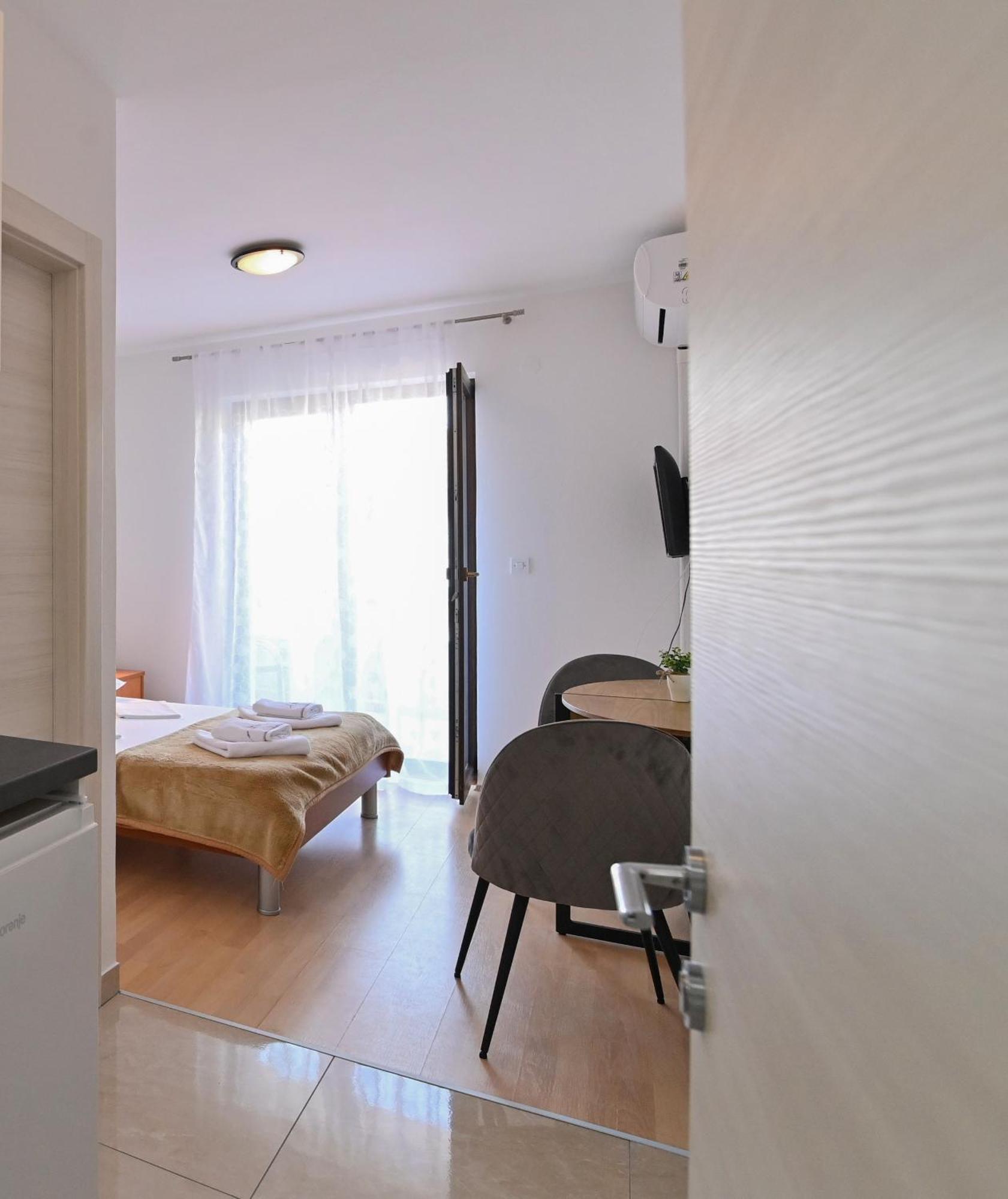 Rooms & Apartments Jadranka 巴斯卡 外观 照片